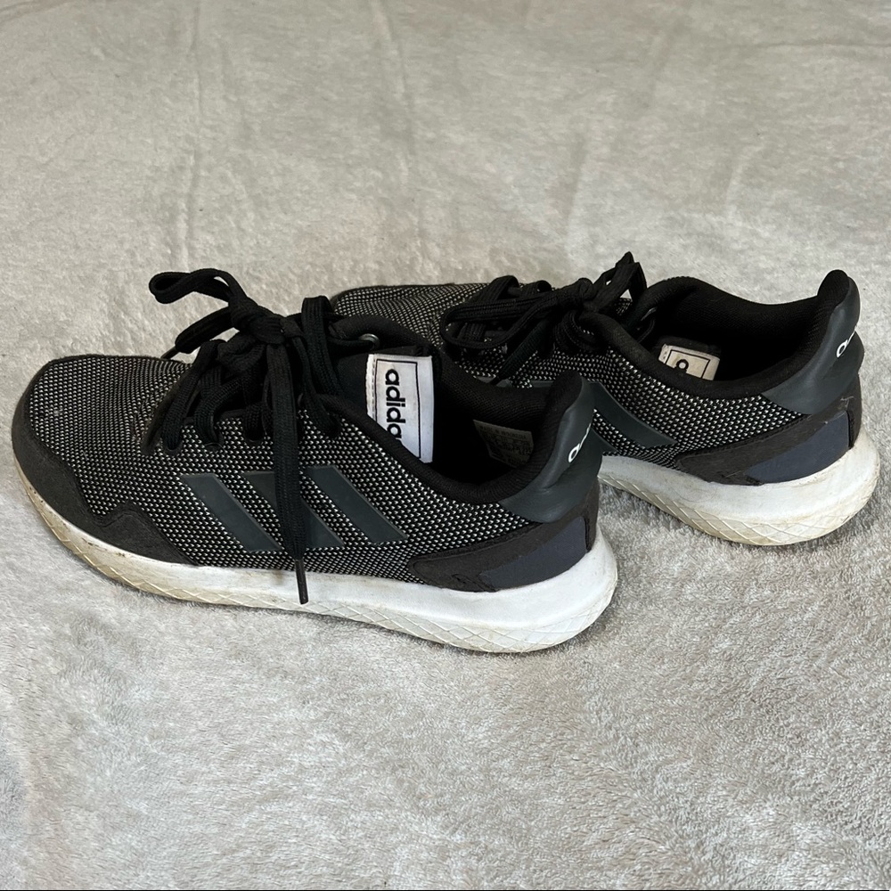 Boys Adidas sneakers - Picture 1 of 7
